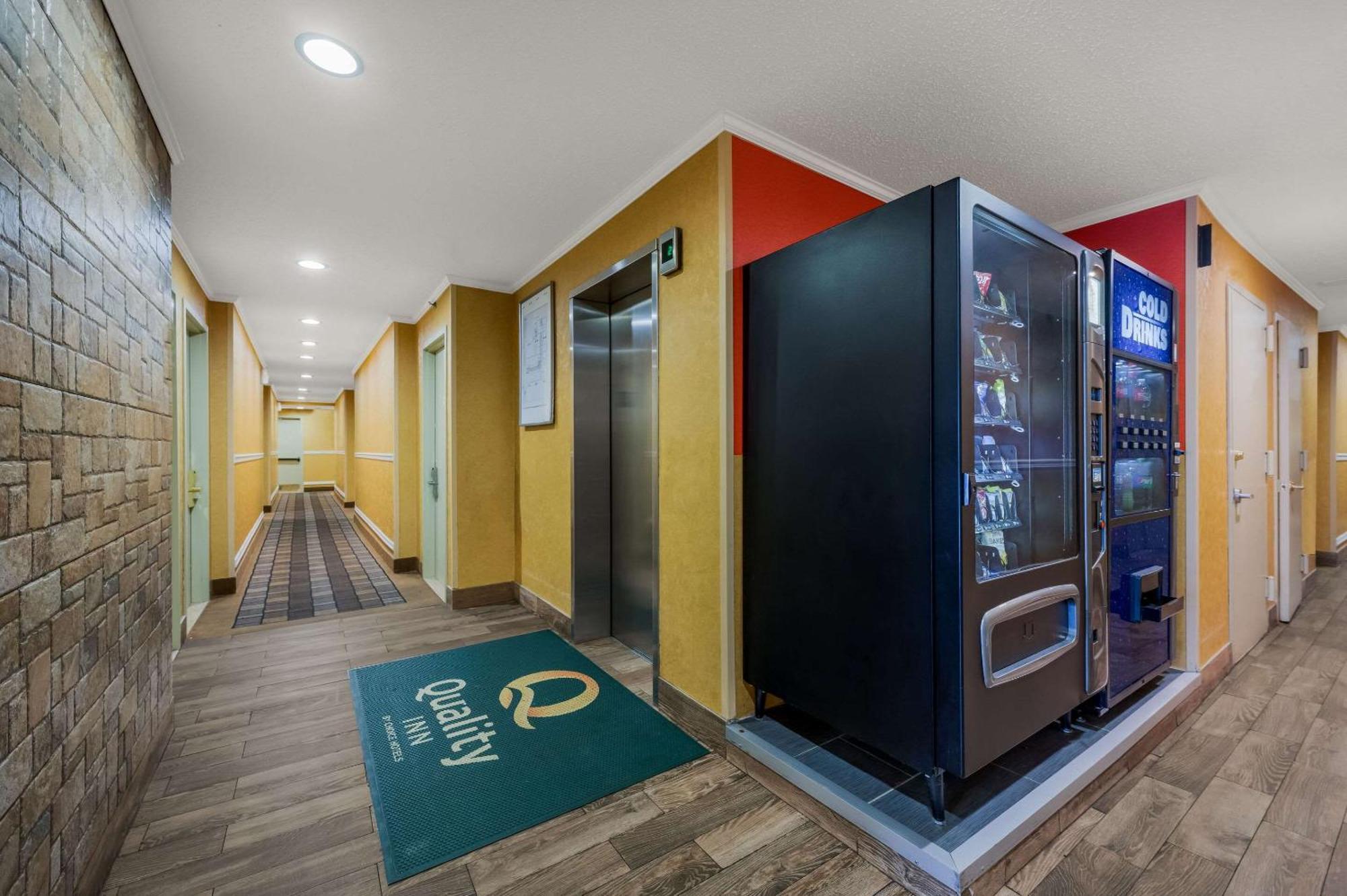Quality Inn Jfk Airport Rockaway Blvd New York Buitenkant foto